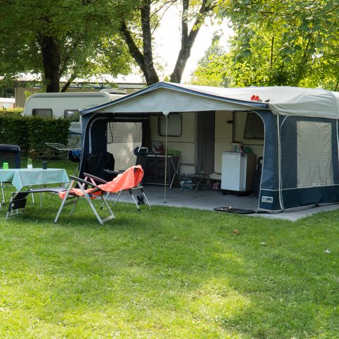Kampeerplaats - Campingpakket (standplaats + auto + 10A elektriciteit)