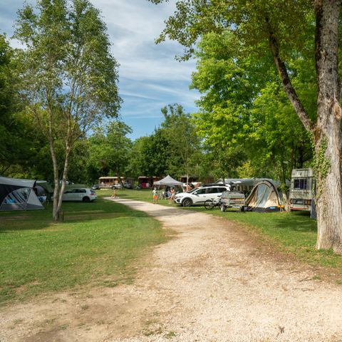 Kampeerplaats - Campingpakket (standplaats + auto + 10A elektriciteit)