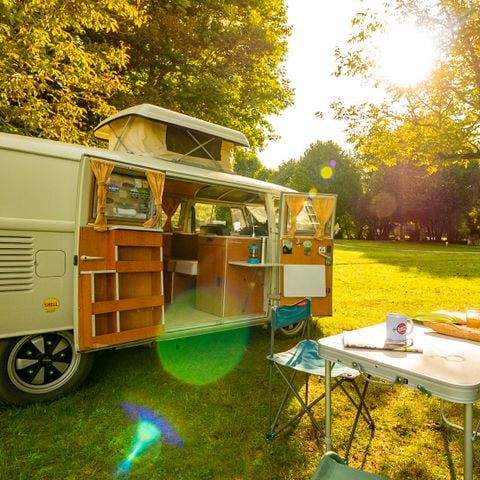 Pitch - (2 Pers / 1 tent, caravan or camper / 1 car)