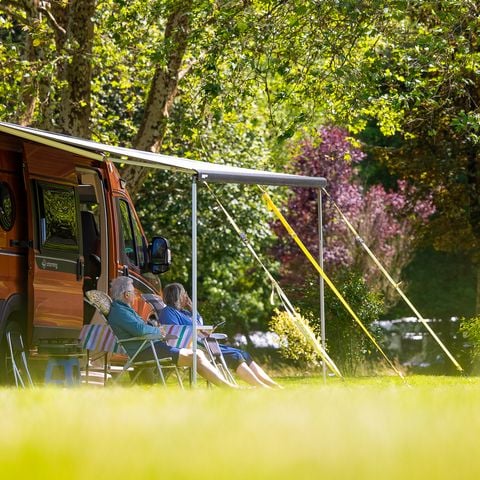 Pitch - (2 Pers / 1 tent, caravan or camper / 1 car)