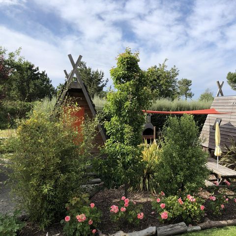 UNUSUAL ACCOMMODATION 2 people - Wooden cabin Cabadienne 1/2 pers.