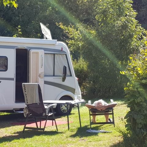 EMPLACEMENT - Emplacement Grand Confort 100 m² (Branchement Eau + Assainissement + Electrique 10 amp)