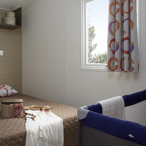 Bungalow 5 persons - Oak 28 m² with semi-covered wooden terrace