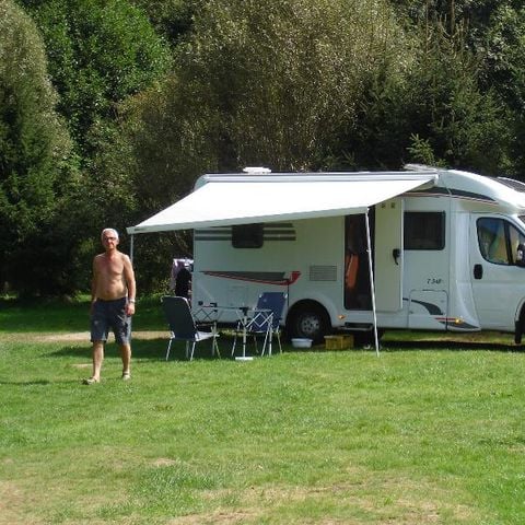 EMPLACEMENT - Emplacement Grand Confort XL 120-150 m² (Branchement Eau + Assainissement + Electrique 10 amp)