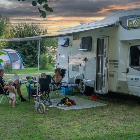 EMPLACEMENT - Emplacement Grand Confort XL 120-150 m² (Branchement Eau + Assainissement + Electrique 10 amp)