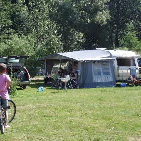 EMPLACEMENT - Emplacement Grand Confort XL 120-150 m² (Branchement Eau + Assainissement + Electrique 10 amp)