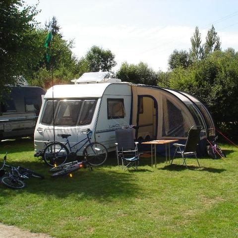 EMPLACEMENT - Emplacement Grand Confort XL 120-150 m² (Branchement Eau + Assainissement + Electrique 10 amp)