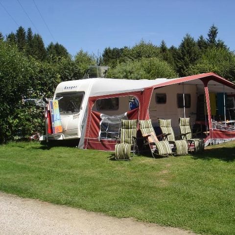 EMPLACEMENT - Emplacement Grand Confort XL 120-150 m² (Branchement Eau + Assainissement + Electrique 10 amp)