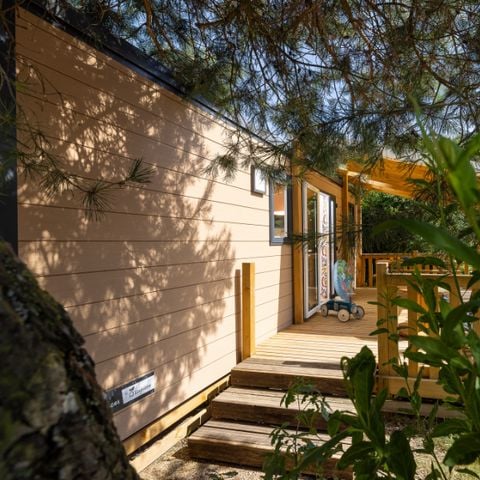 Mobilheim 6 Personen - Bungalow Sapin - 32m² mit halbüberdachter Holzterrasse