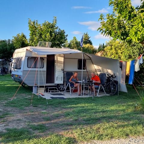 Kampeerplaats - Natuur arrangement (1 tent, caravan of camper / 1 auto)