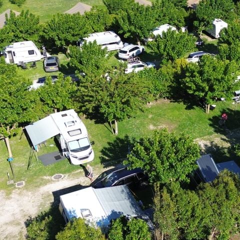 Kampeerplaats - Natuur arrangement (1 tent, caravan of camper / 1 auto)