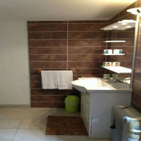 Bedroom 2 persons - Bruyère room with air conditioning and TV