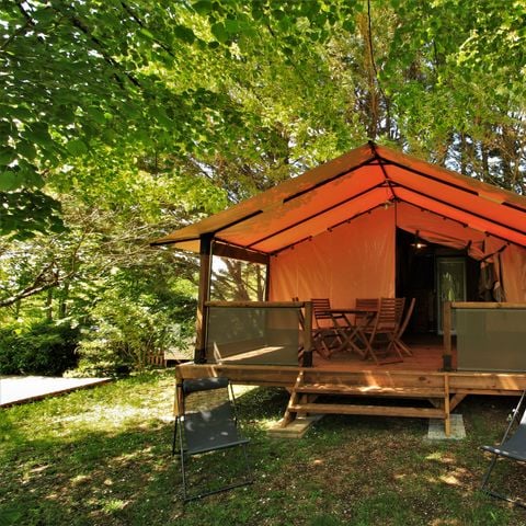 Tente en toile et en bois 5 personnes - Tente Lodge Victoria 30 m² avec salle de bain - terrasse couverte 5 pers