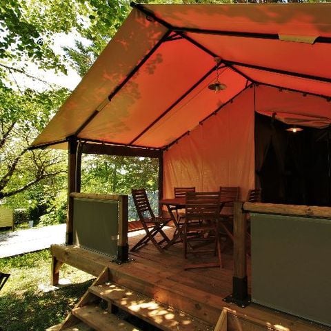 Tente en toile et en bois 5 personnes - Tente Lodge Victoria 30 m² avec salle de bain - terrasse couverte 5 pers