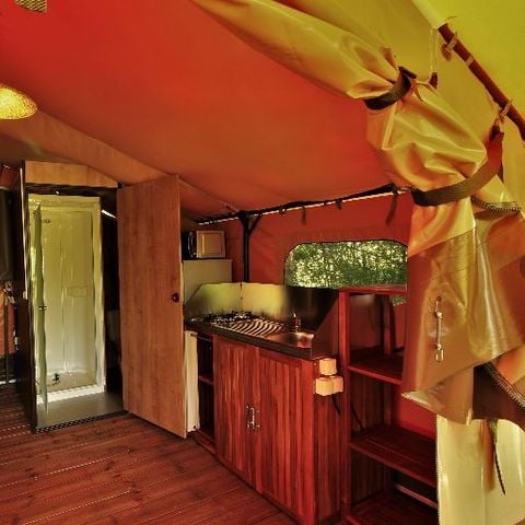 Tente en toile et en bois 5 personnes - Tente Lodge Victoria 30 m² avec salle de bain - terrasse couverte 5 pers