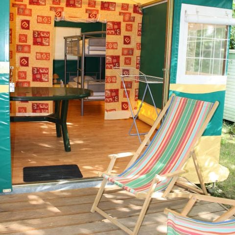 BungalowTent 4 personen - Gemeubileerde Caraïbische tent 20 m² + terras 9 m² + voortent 4 personen