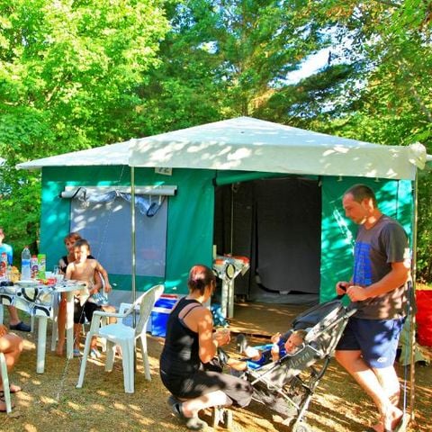 BungalowTent 4 personen - Gemeubileerde Caraïbische tent 20 m² + terras 9 m² + voortent 4 personen