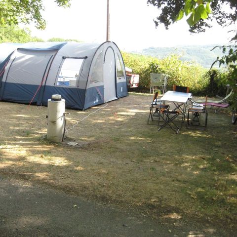 Stellplatz - Stellplatz Komfort: Wasser / Strom durch Pflanzenhecken abgegrenzt.100 m² Minimum