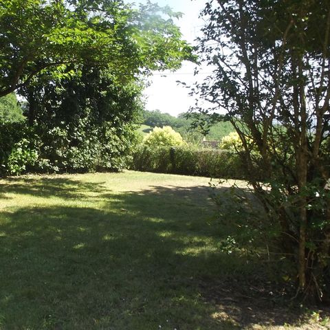 Pitch - Comfort pitch: water/electricity delimited by hedges.100 m² minimum 2/6 pers