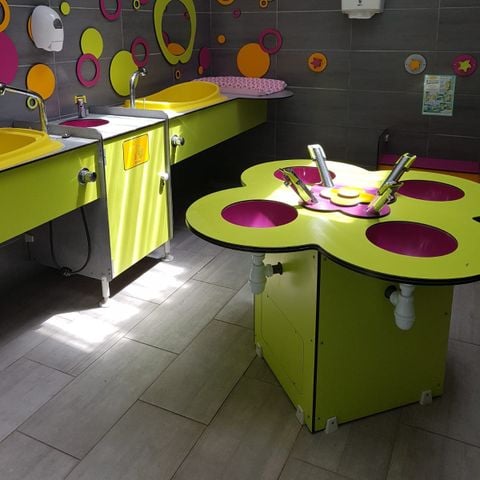 EMPLACEMENT - Tente avec électricité - accès piéton