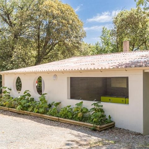 EMPLACEMENT - Tente avec électricité - accès piéton