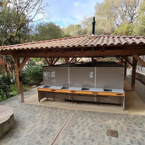 EMPLACEMENT - Camping car Confort (électricité - Fontaine eau privée)