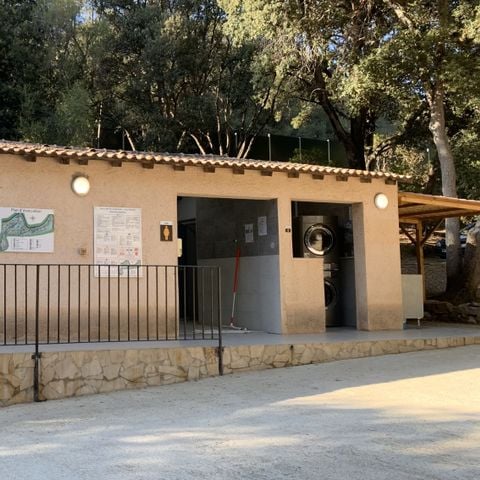 EMPLACEMENT - Camping car Confort (électricité - Fontaine eau privée)