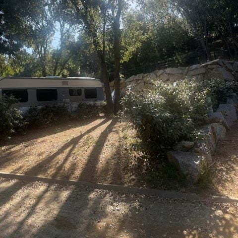 EMPLACEMENT - Camping car Confort (électricité - Fontaine eau privée)