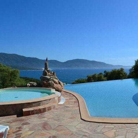 PIAZZOLA - Piazzole: auto + tenda + elettricità: 105 piazzole 4* di cui 11 per camper (V01-V11)