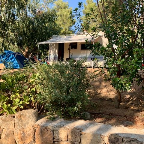 EMPLACEMENT - EMPLACEMENT CARAVANE + ELECTRICITE