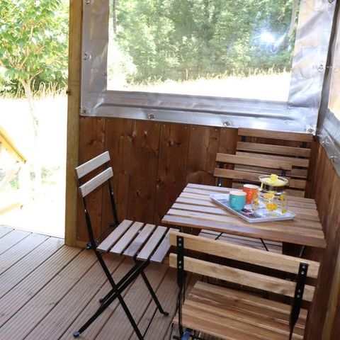 UNUSUAL ACCOMMODATION 2 people - 1 bedroom caravan with sanitary facilities