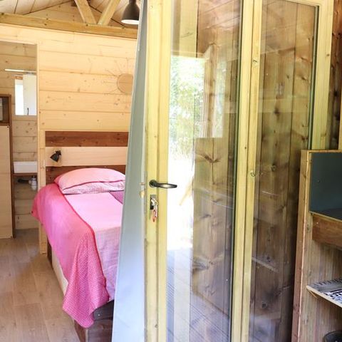 HÉBERGEMENT INSOLITE 2 personnes - La roulotte 1 chambre avec sanitaires