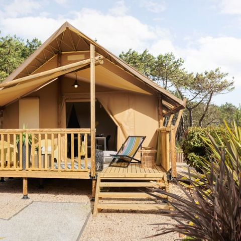 Canvas and wooden tent 5 persons - SAFARI LODGE 28m² with sanitary facilities