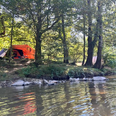 Kampeerplaats - RIVER SHORE ELECTRICITY 10A- (adapter vereist)