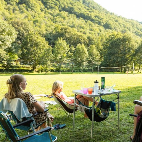 EMPLACEMENT - FORFAIT CÔTE PRAIRIE électricité 10 Amp (prévoir adaptateur) VOIR DESCRIPTIF POUR LES N°emplacement