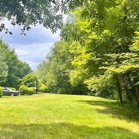 STAANPLAATS - LOCATIES BIJ RIVIEREN met elektriciteit