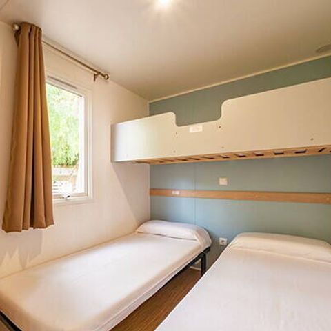 MOBILHOME 6 personnes - Mobil-home | Comfort | 2 Ch. | 4/6 Pers. | Terrasse surélevée | 1 SDB | Clim.