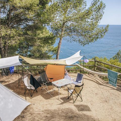 PLOT - Tent pitch with sea view (access on foot)