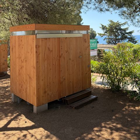 EMPLACEMENT - Emplacement Camping car Premium avec Sanitaire Privé (max 8 m de long)