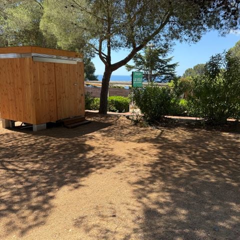 Pitch - Premium motorhome pitch with private sanitary facilities (max 8 m long)