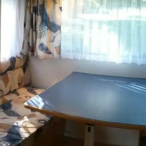 CARAVAN 3 people - Caravan (beds made up on arrival, no extra charge)