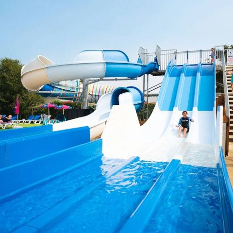 Tour Operateur et particuliers sur camping Domaine de Dugny - Funpass non inclus - Camping Loir-et-Cher - Image N°2