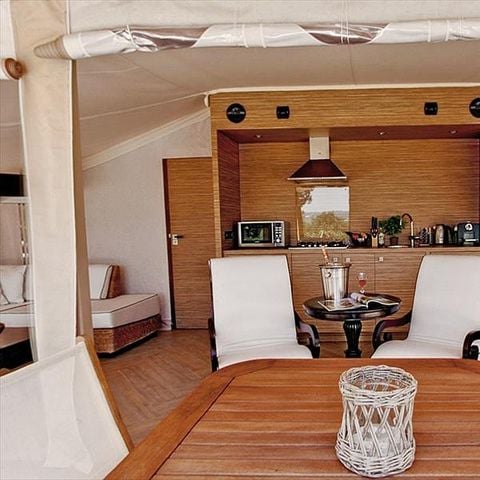 Canvas and wooden tent 4 persons - Royal Lodge