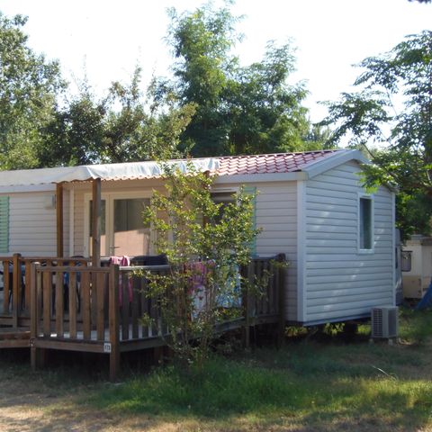 Mobilheim 4 Personen - Mobilheim HELIOS mit Klimaanlage PMR (Person mit eingeschränkter Mobilität) 32m² + halbüberdachte Terrasse 15m².