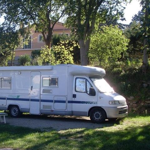 Kampeerplaats - Standaard pakket: 1 plaats + 1 voertuig + Tent, Caravan of Camper (zonder elektriciteit)