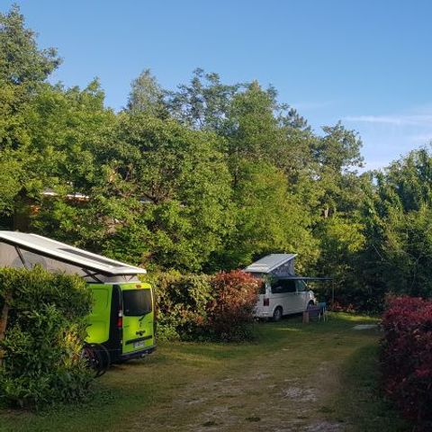 Kampeerplaats - 1 auto + tent, caravan of camper