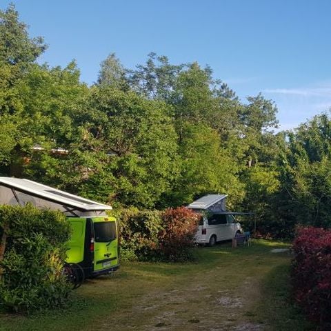 STAANPLAATS - 1 auto + tent, caravan of camper