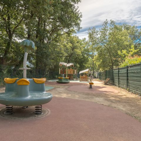 Mobilhome 6 personnes - Cottage "confort" 3 ch / 2 sdb 6 pers - tv & clim (4 Adultes et 2 Enfants ou 2 Adultes et 4 Enfants)