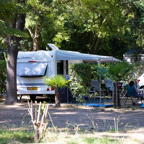 Stellplatz - Über 90 m² mit Stromanschluss