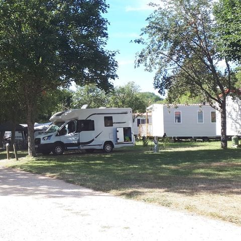 PLOT - Pitch package (tent or caravan + vehicle + electricity)